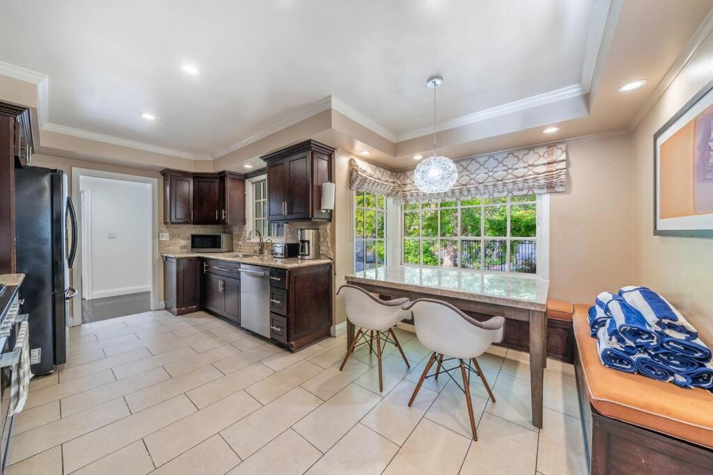 Beverly Hills With 2 And Swimming Pool Villa *