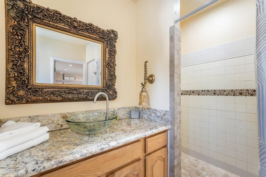 Beverly Hills With 2 And Swimming Pool * Los Angeles