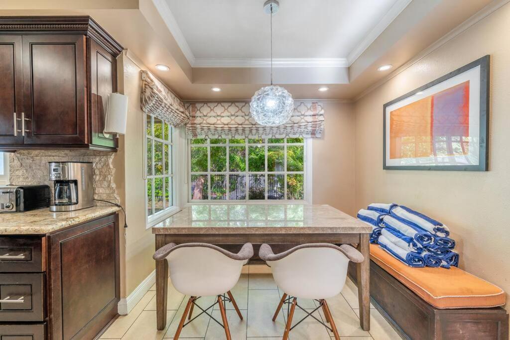 Villa Beverly Hills With 2 And Swimming Pool
