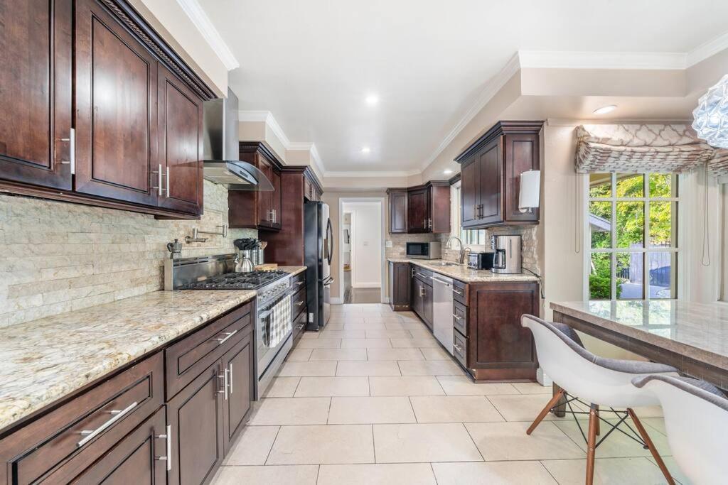 Villa Beverly Hills With 2 And Swimming Pool