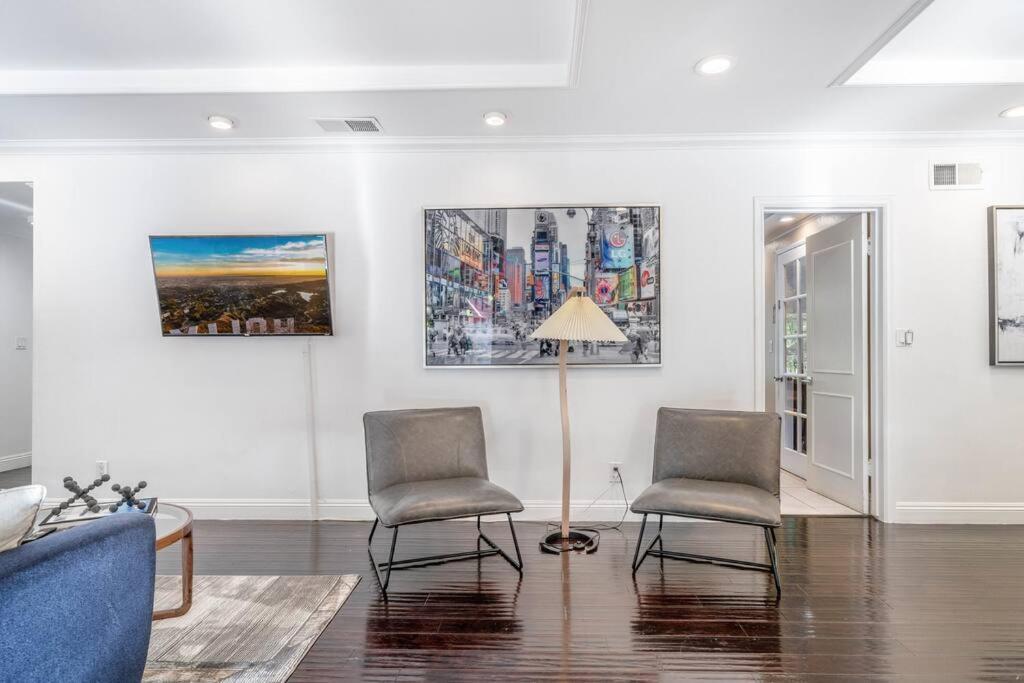 Beverly Hills With 2 And Swimming Pool