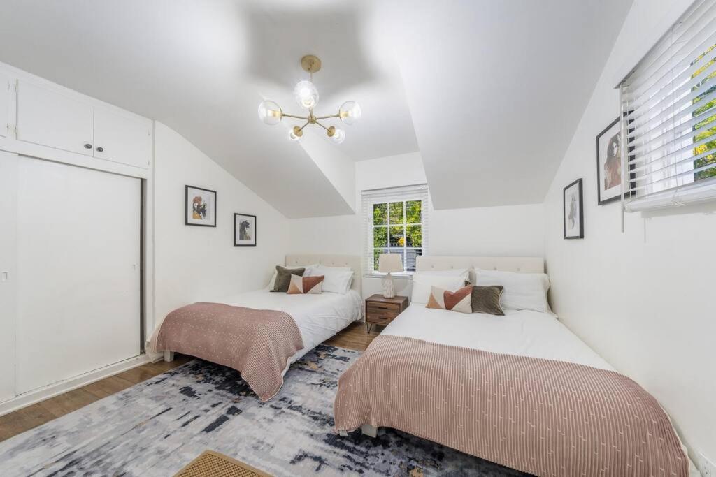 Villa Beverly Hills With 2 And Swimming Pool Los Angeles