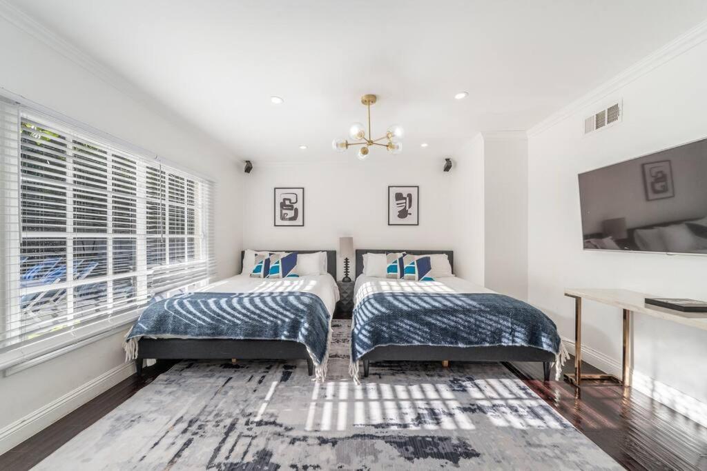 Beverly Hills With 2 And Swimming Pool * Los Angeles