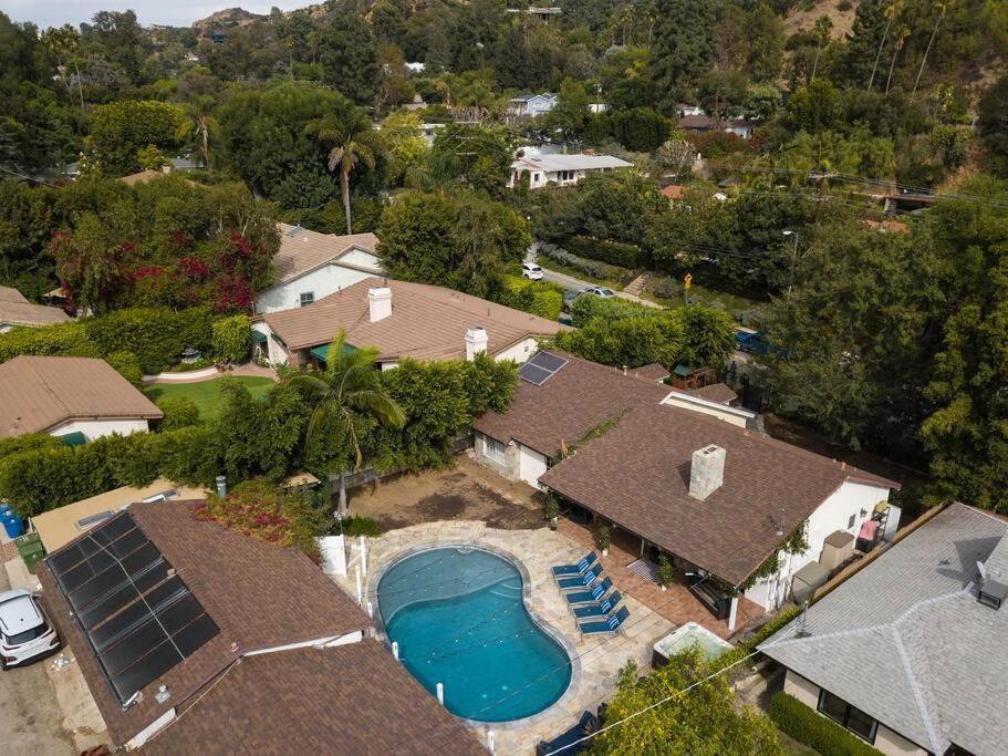 Beverly Hills With 2 And Swimming Pool *