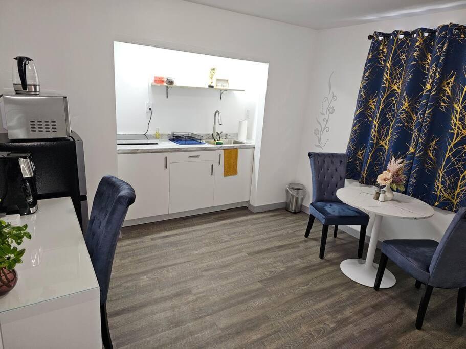 Private 1-bedroom In Woodland Hills Apartamento