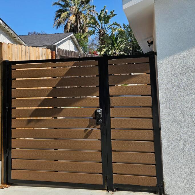 Private 1-bedroom In Woodland Hills *
