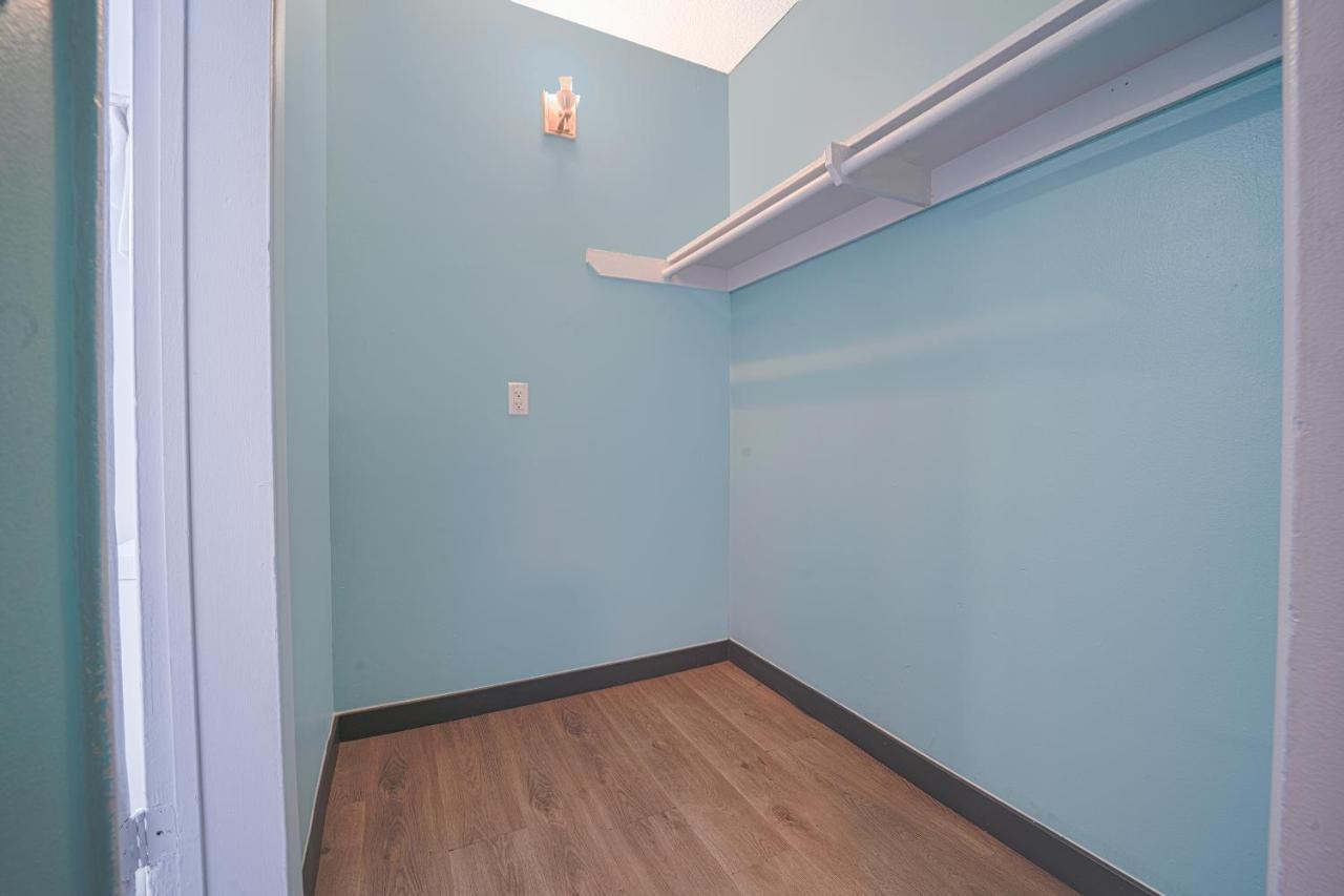 Rodeway & North Hollywood Burbank Airport - Universal Area Hotel 2*