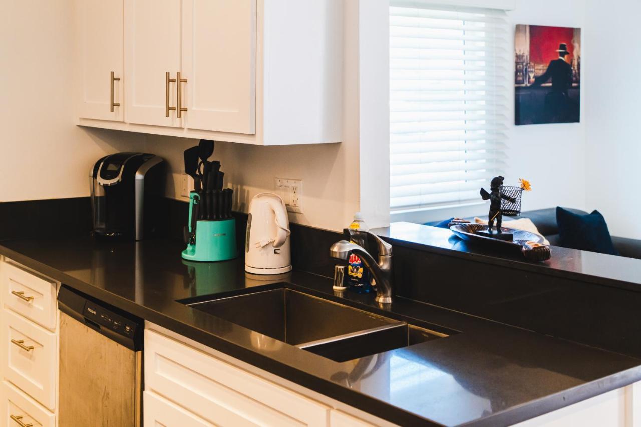 Modern Remodeled 1-bedroom Close To Hollywood Walk Of Fame With Parking Apartment Los Angeles