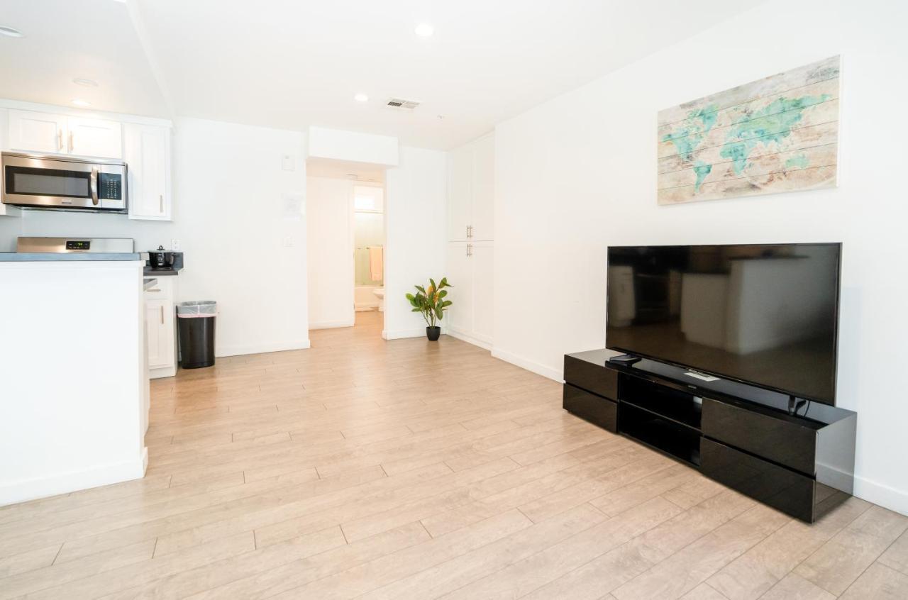 Modern One Bedroom In Koreatown Close To Downtown La With Private Parking