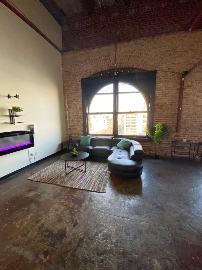 The Continental Dtla Loft