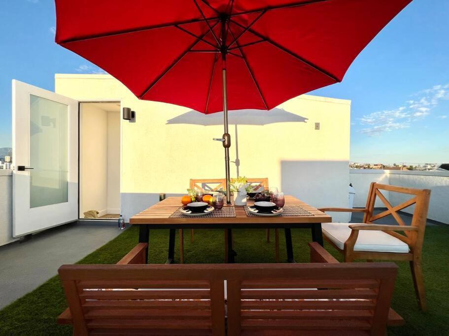 Apartment Luxury K-town Dwelling With Private Rooftop Deck. *