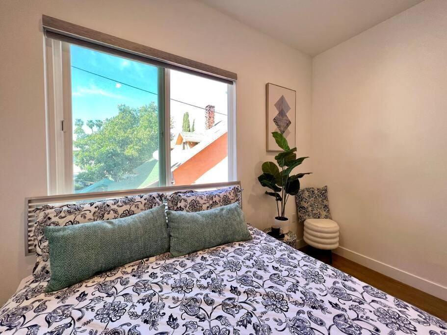 Luxury K-town Dwelling With Private Rooftop Deck. * Los Angeles