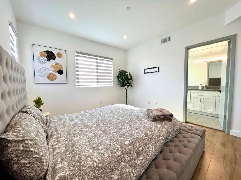 Luxury K-town Dwelling With Private Rooftop Deck. *