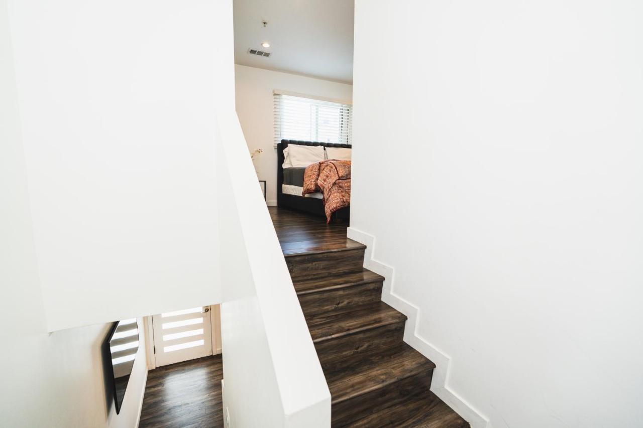 Apartment And Close To Downtown 1 Bedroom Sleeps 4 *