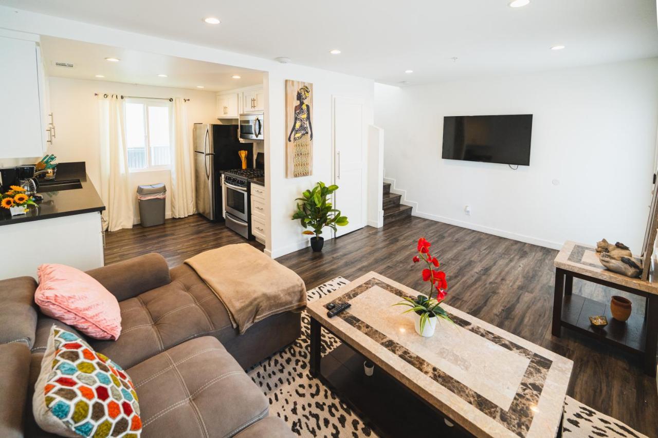 And Close To Downtown 1 Bedroom Sleeps 4 *