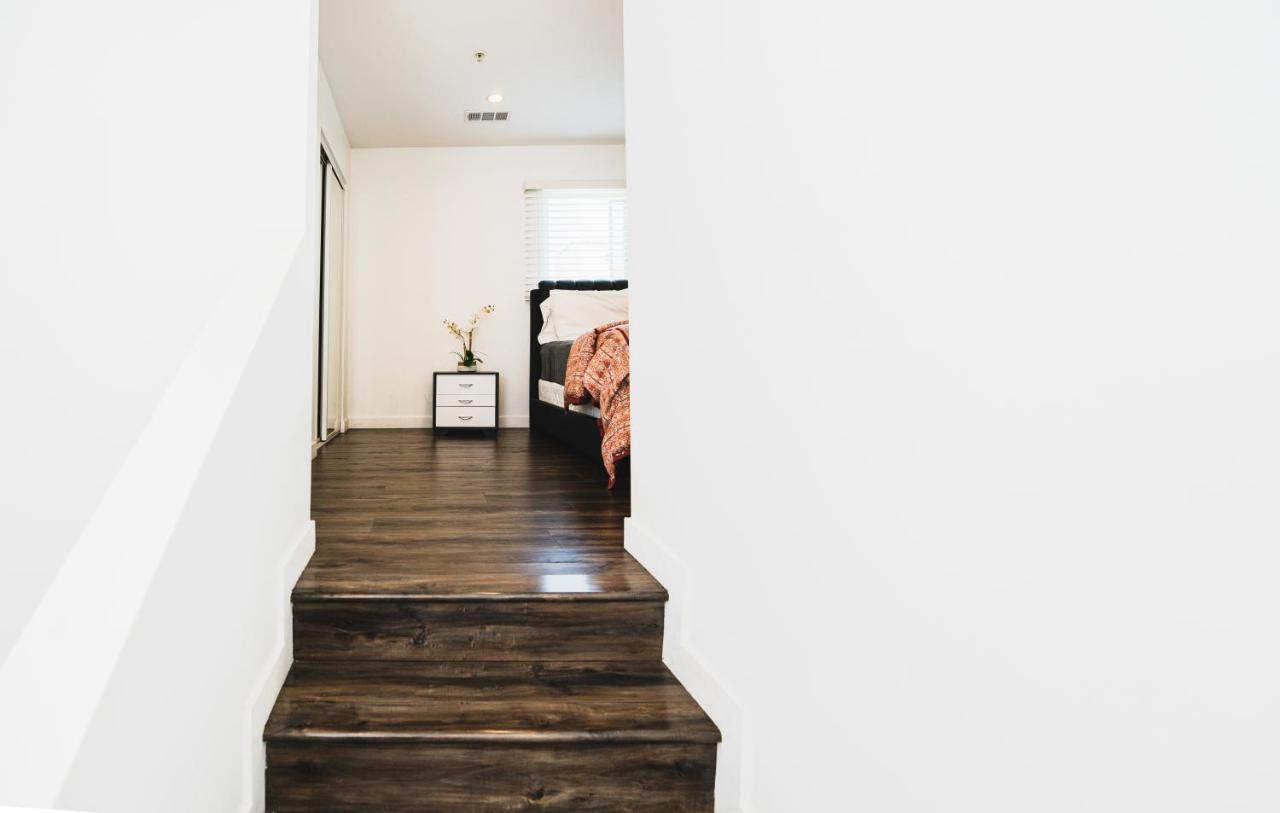 And Close To Downtown 1 Bedroom Sleeps 4 *