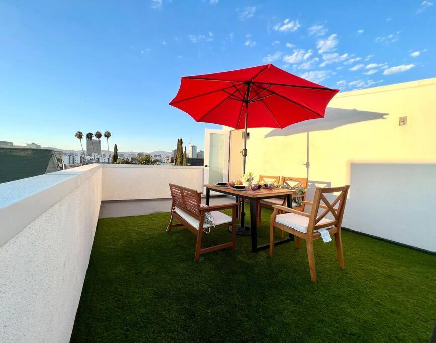 Apartment Luxury K-town Dwelling With Private Rooftop Deck. *