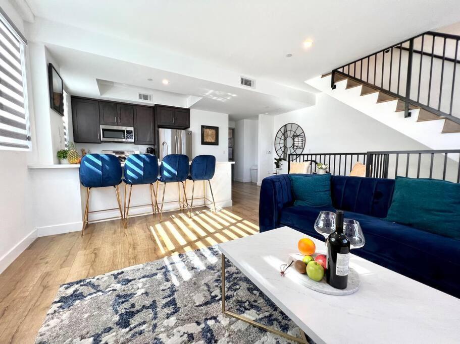 Apartment Luxury K-town Dwelling With Private Rooftop Deck.