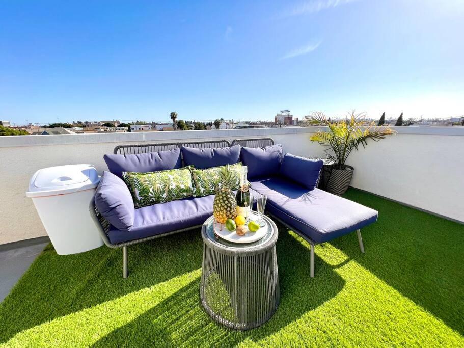 Apartment Luxury K-town Dwelling With Private Rooftop Deck. *