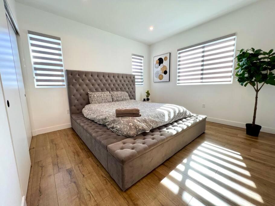 Luxury K-town Dwelling With Private Rooftop Deck. Apartment