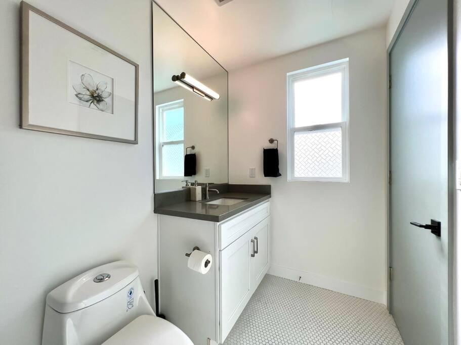 Apartment Luxury K-town Dwelling With Private Rooftop Deck. *