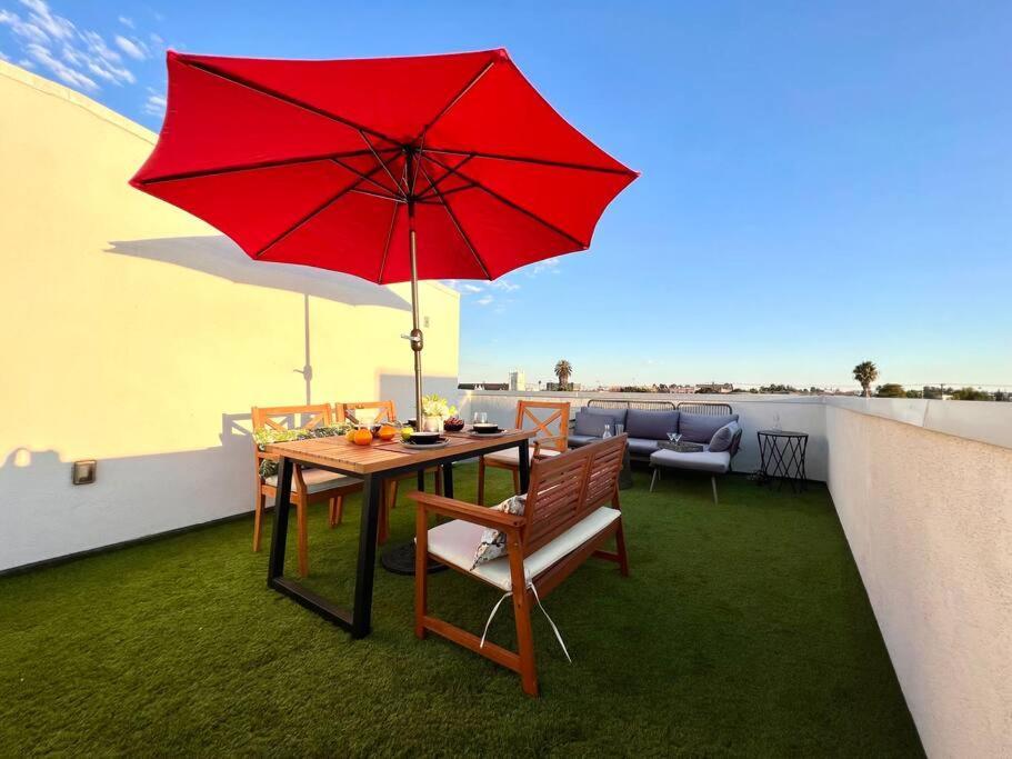 Apartment Luxury K-town Dwelling With Private Rooftop Deck. Los Angeles