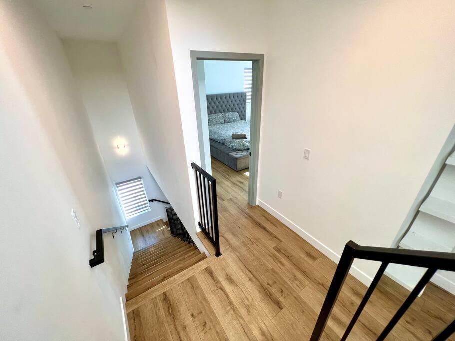 Luxury K-town Dwelling With Private Rooftop Deck. Apartment *