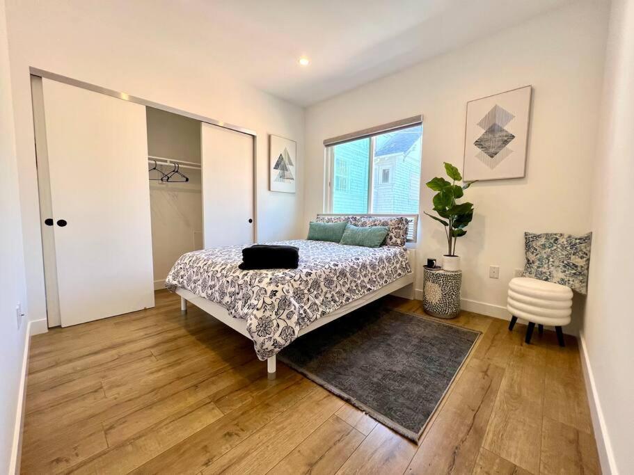 Luxury K-town Dwelling With Private Rooftop Deck. *