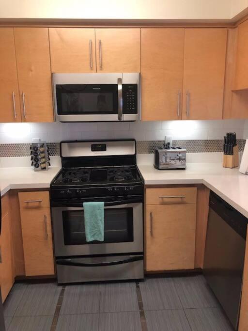 The Palomino - Modern, Stylish, Secure Entry, Spacious With 2 Master Bedrooms, Wlk To Pier Los Angeles