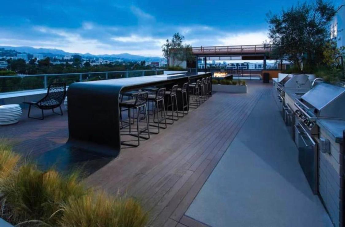 Apartment Luxury West Hollywood Gem With Pool & Hot Tub + Gym Los Angeles