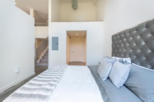 1500 Sq Foot, 3 Bed Loft In Dtla Apartment *