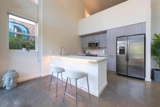 1500 Sq Foot, 3 Bed Loft In Dtla Apartment *