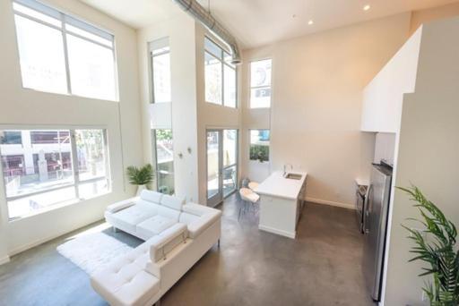 1500 Sq Foot, 3 Bed Loft In Dtla Apartment *