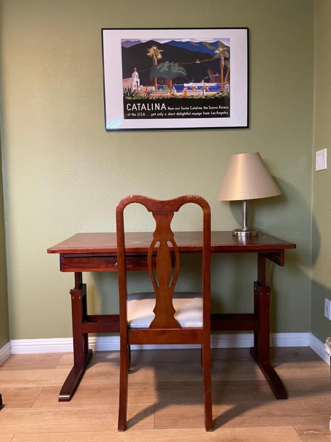 Homestay Private In Angeles With Ac, Wifi, Smart Tv, Work Desk Near Sofi Stadium *