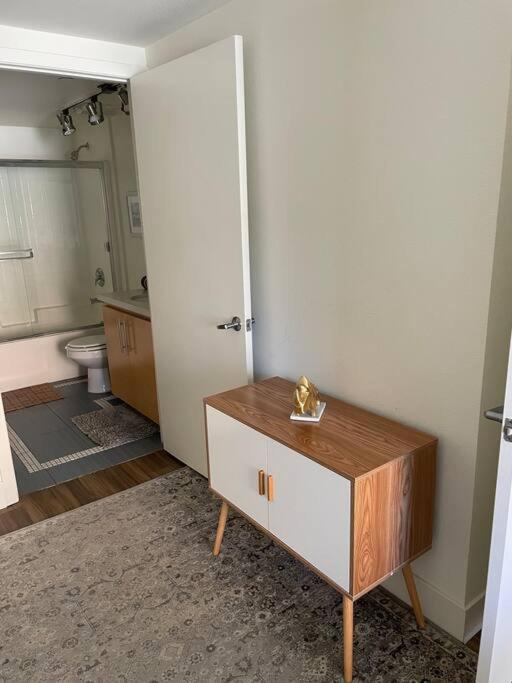 The Palomino - Modern, Stylish, Secure Entry, Spacious With 2 Master Bedrooms, Wlk To Pier