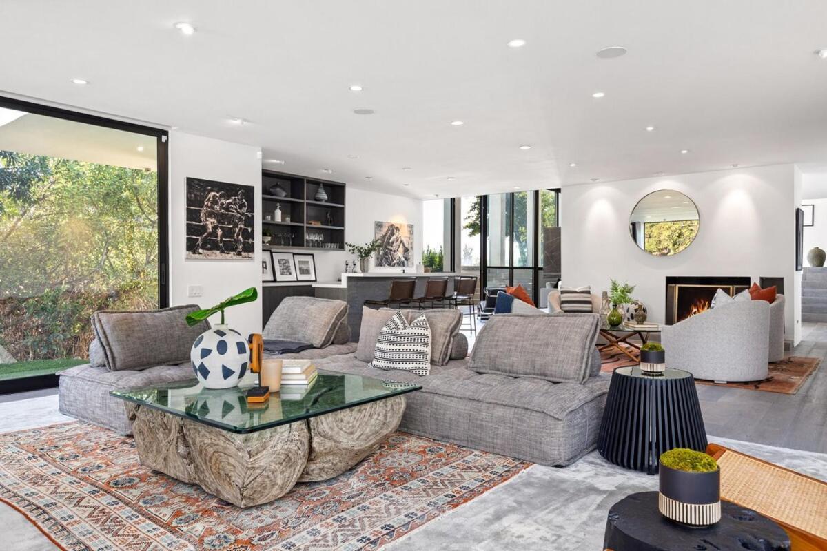 Mid Century Modern In Trousdale With Tennis * Los Angeles