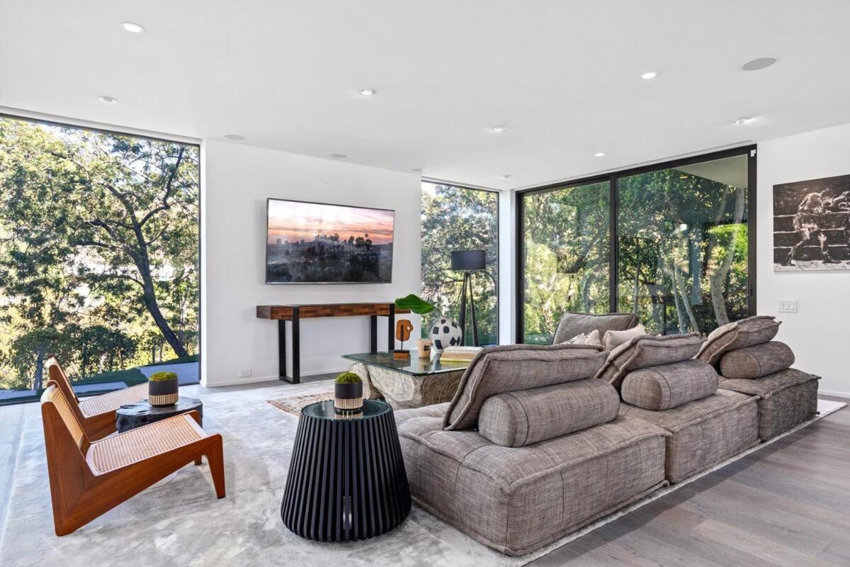 Mid Century Modern In Trousdale With Tennis Los Angeles