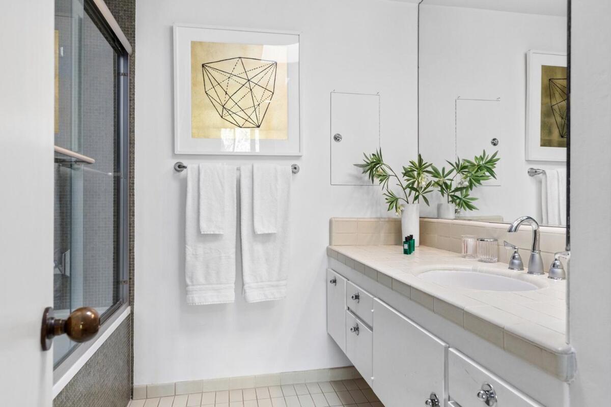 Mid Century Modern In Trousdale With Tennis * Los Angeles