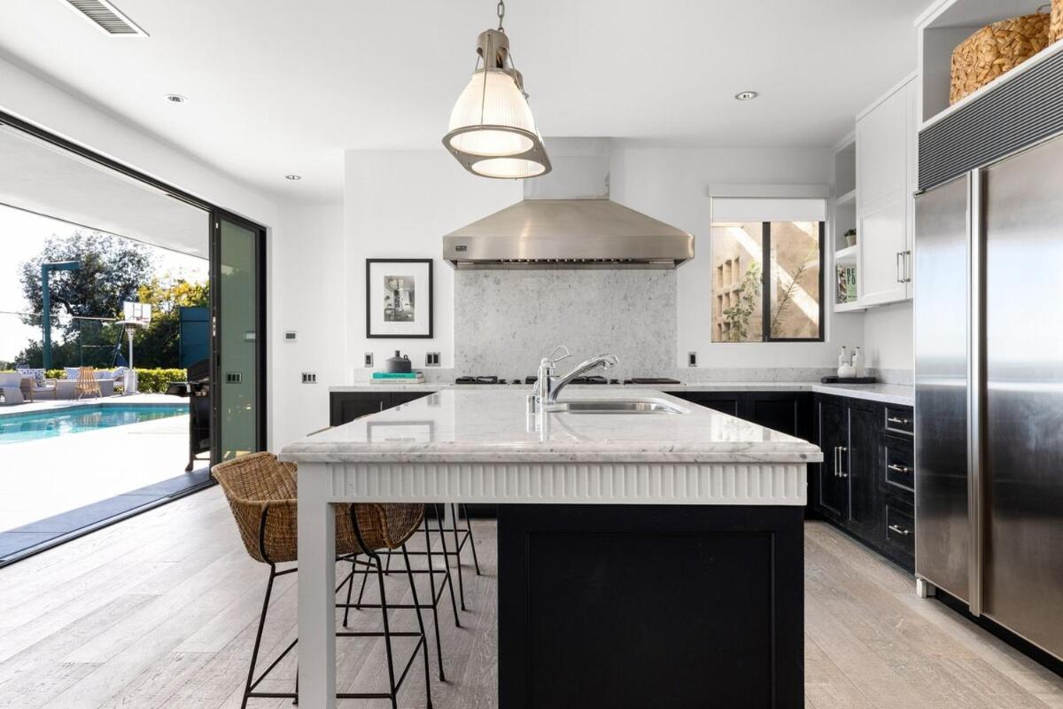 Mid Century Modern In Trousdale With Tennis Los Angeles