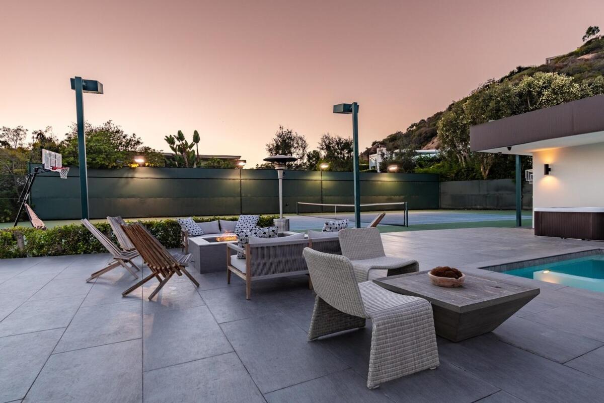 Mid Century Modern In Trousdale With Tennis * Los Angeles