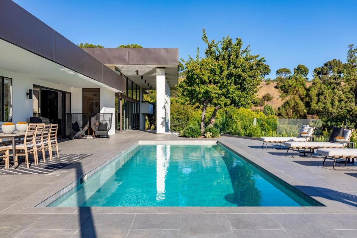 Mid Century Modern In Trousdale With Tennis Los Angeles