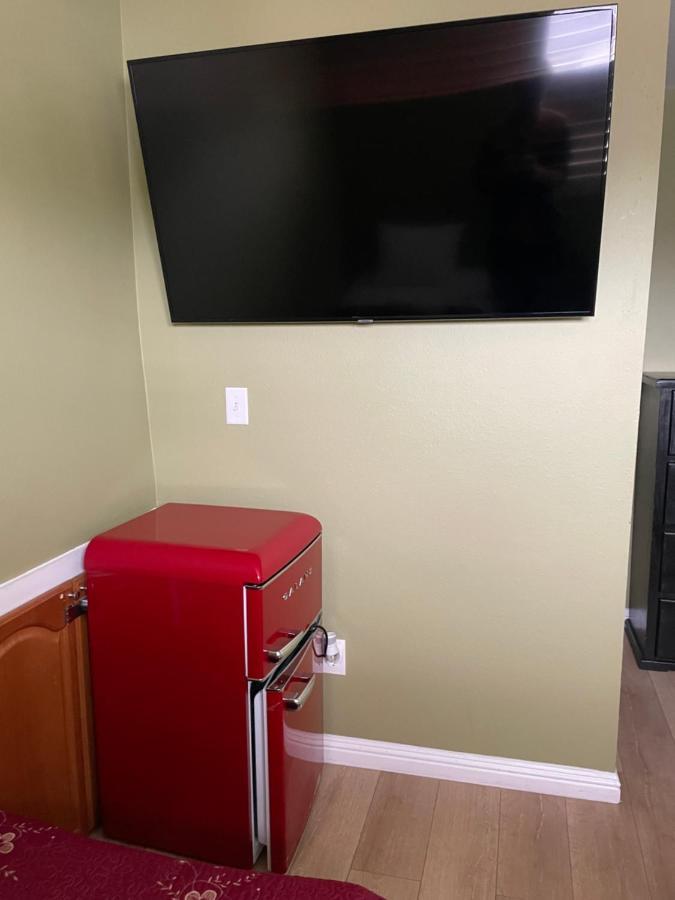 Hollywood View Private With Amenities Homestay
