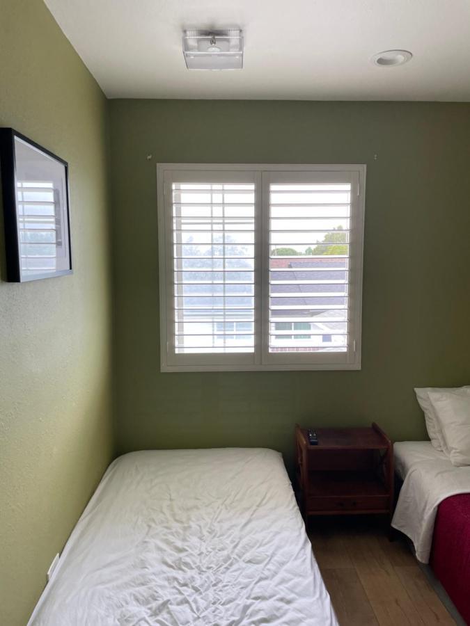 Hollywood View Private With Amenities
