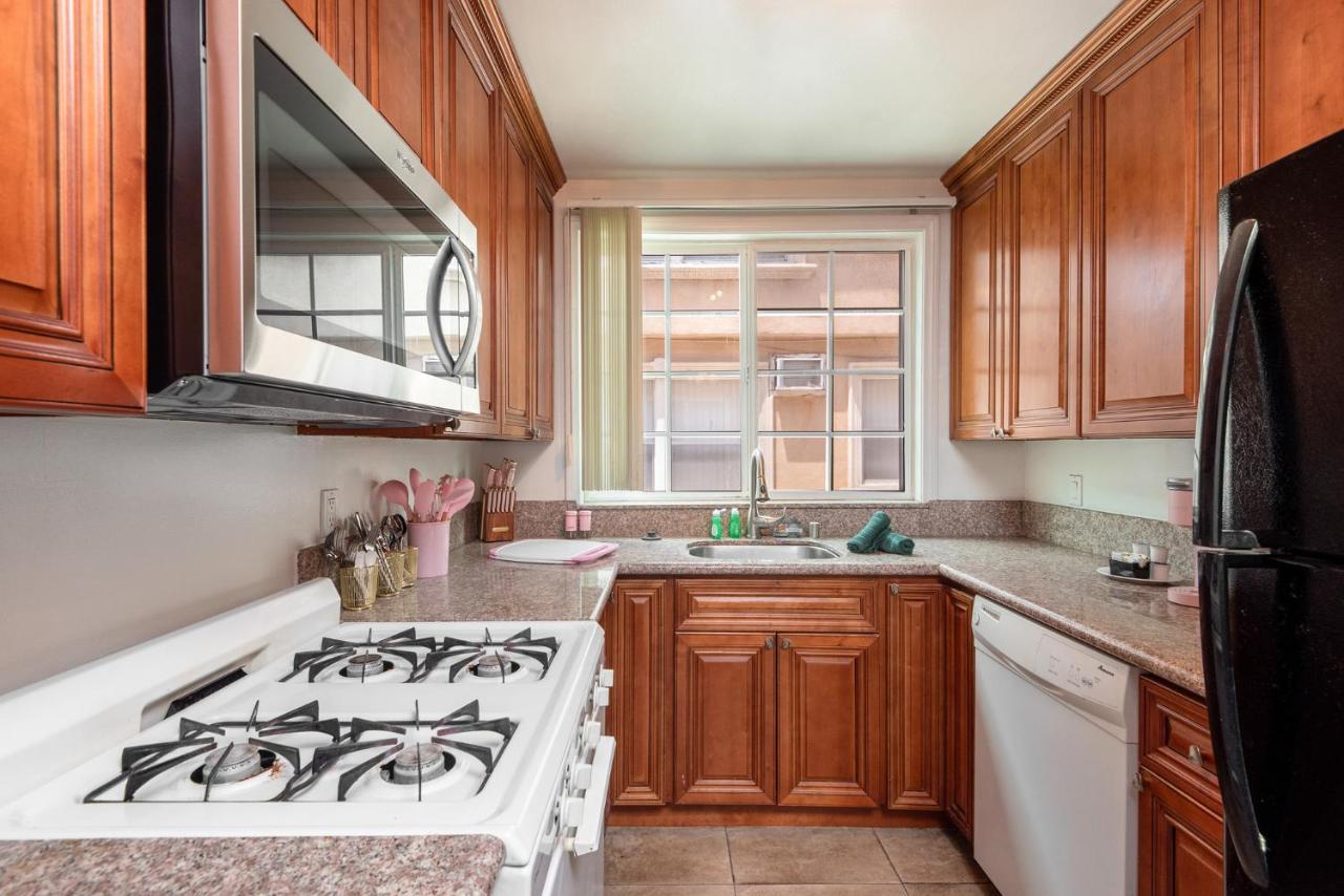 Elegance And Comfort In Prime La Location Apartment *