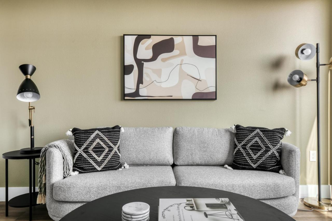 Culver 1br W Pool Gym Wd Nr Bars Lax-933 Apartment