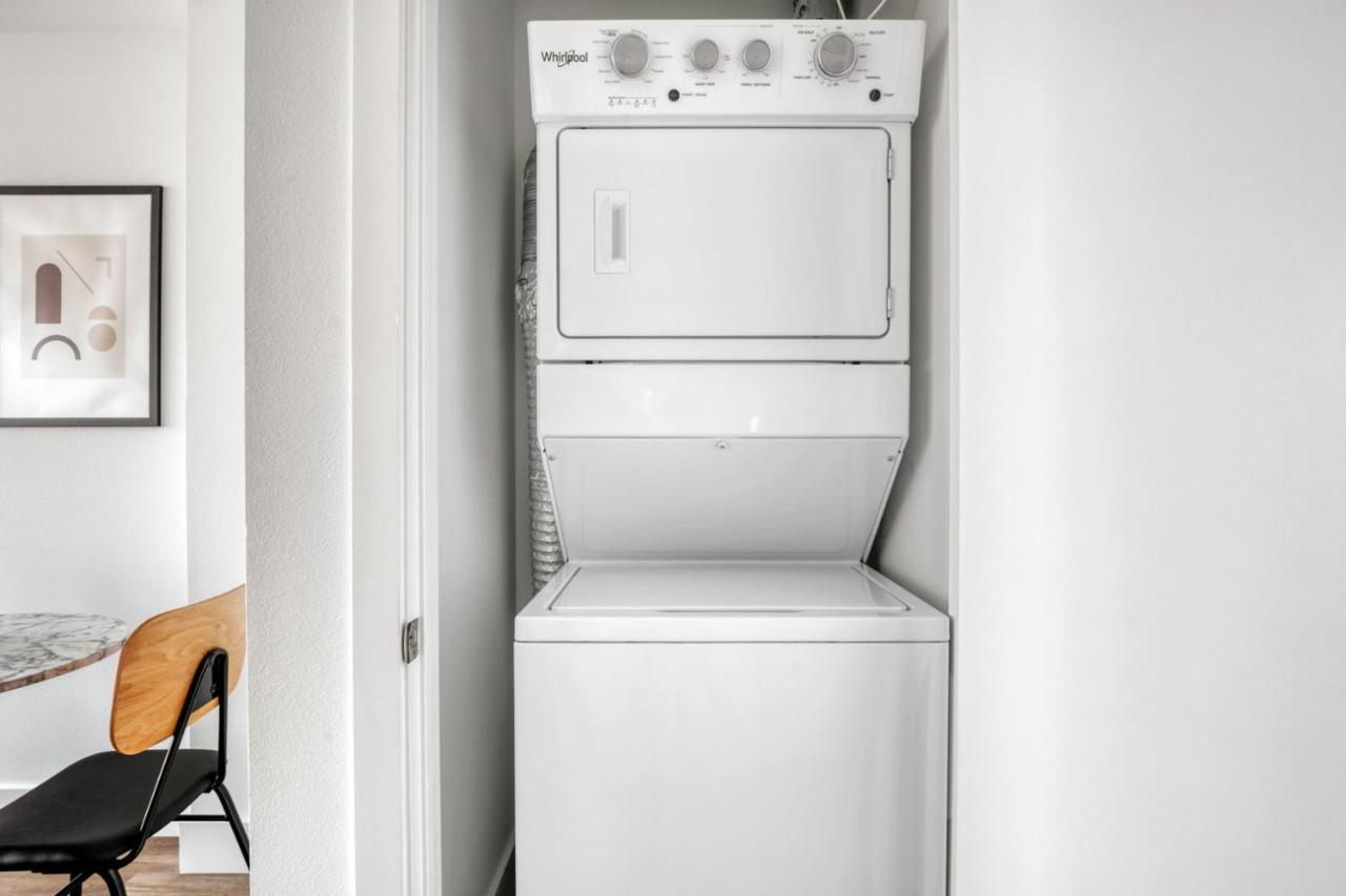 Culver 1br W Pool Gym Wd Nr Bars Lax-933 Apartment *