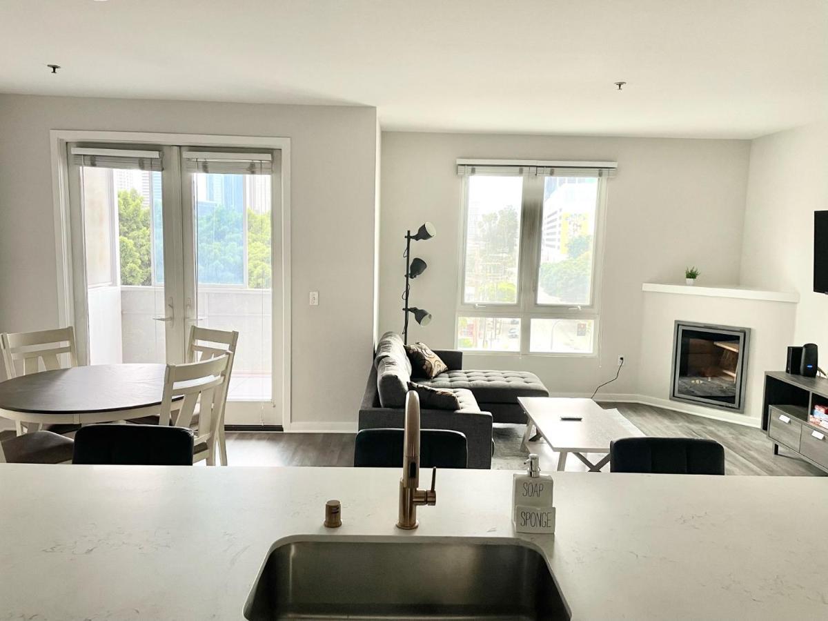 Stunning View Of Dtla Modern Retreat Free Amenity Los Angeles