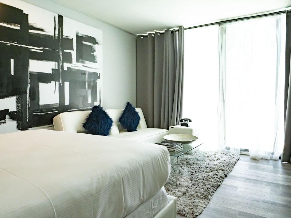 Park Plaza Hotel