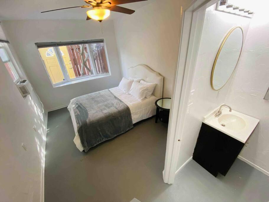 Cozy 1,400sq Ft 2br+2ba Weho Gated