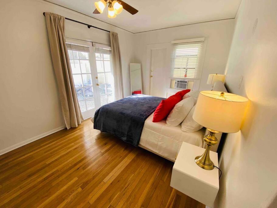 Cozy 1,400sq Ft 2br+2ba Weho Gated Chalet Los Angeles